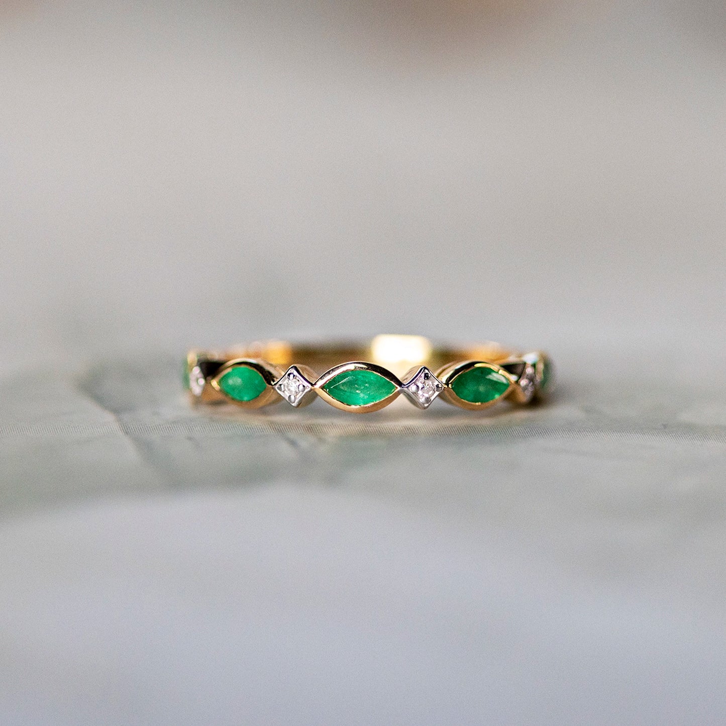 emerald and diamond gold ring