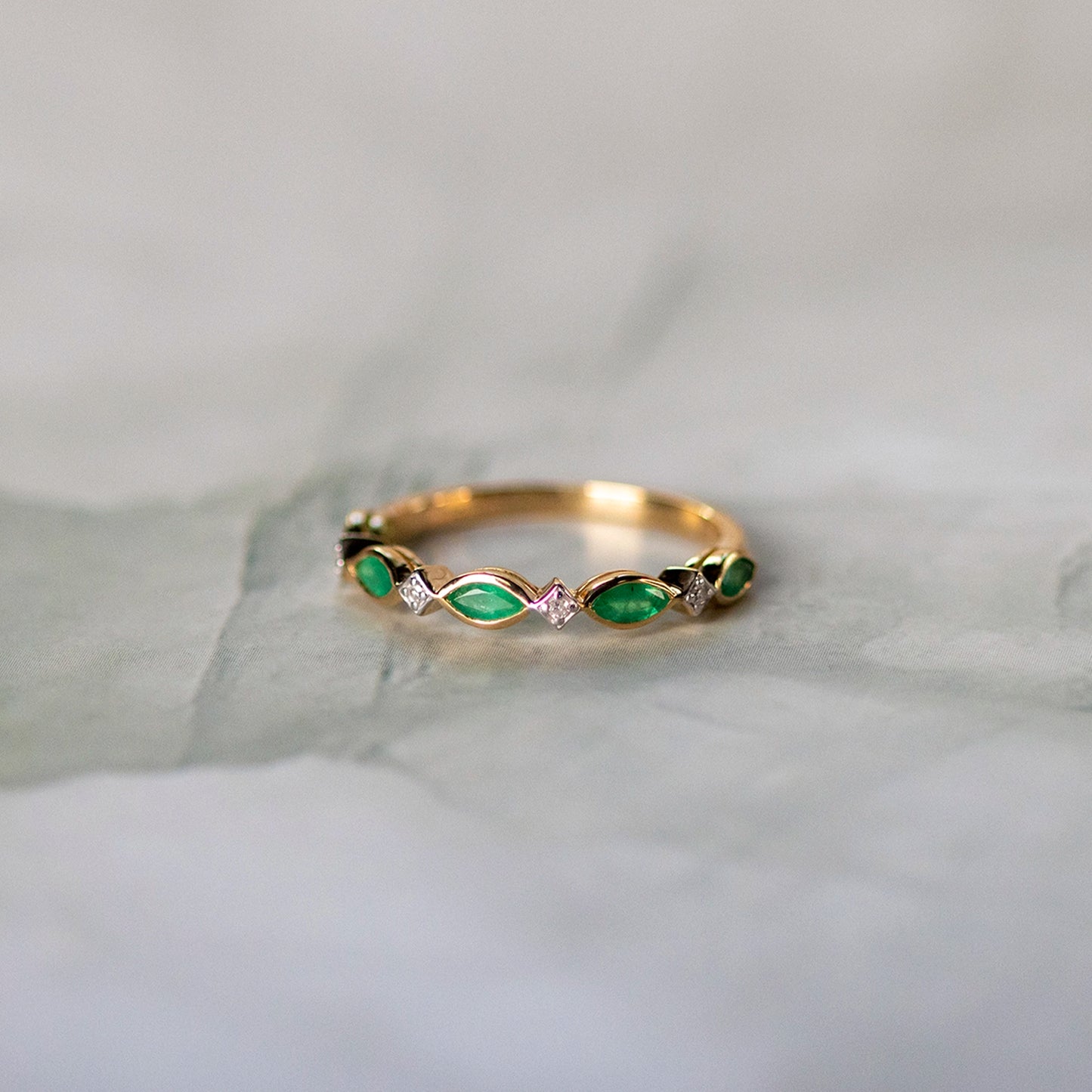 emerald and diamond gold ring