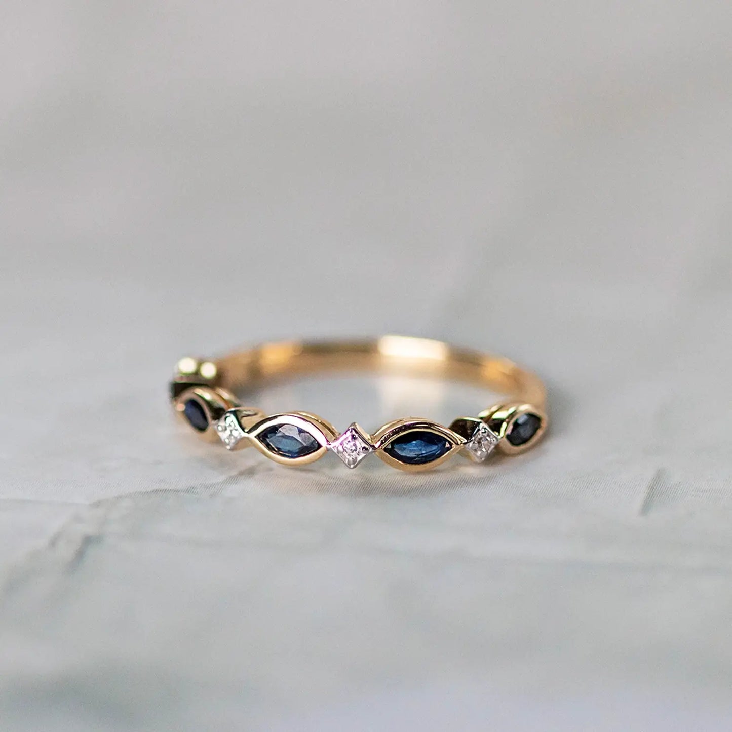 sapphire and diamond gold ring