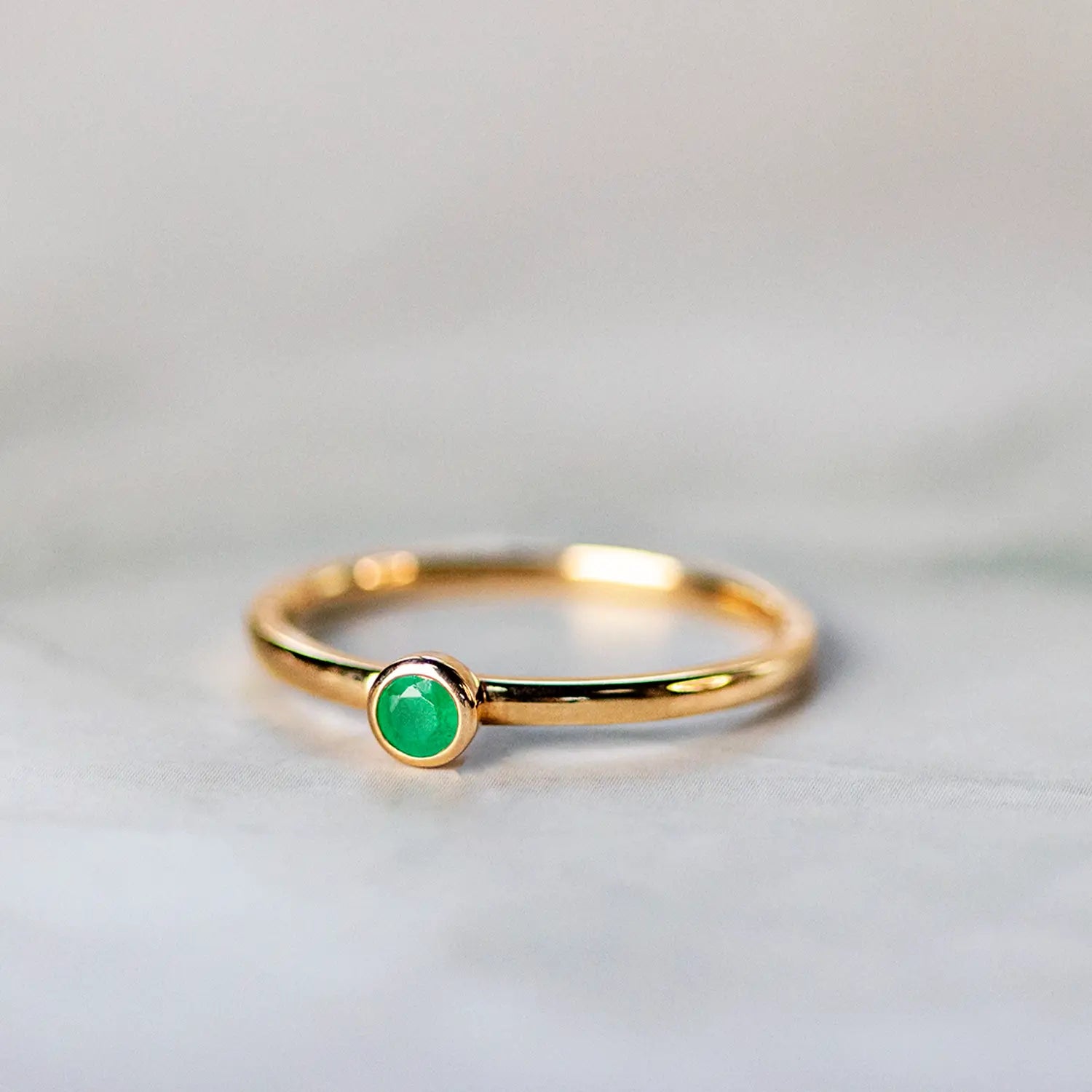 gold emerald ring 