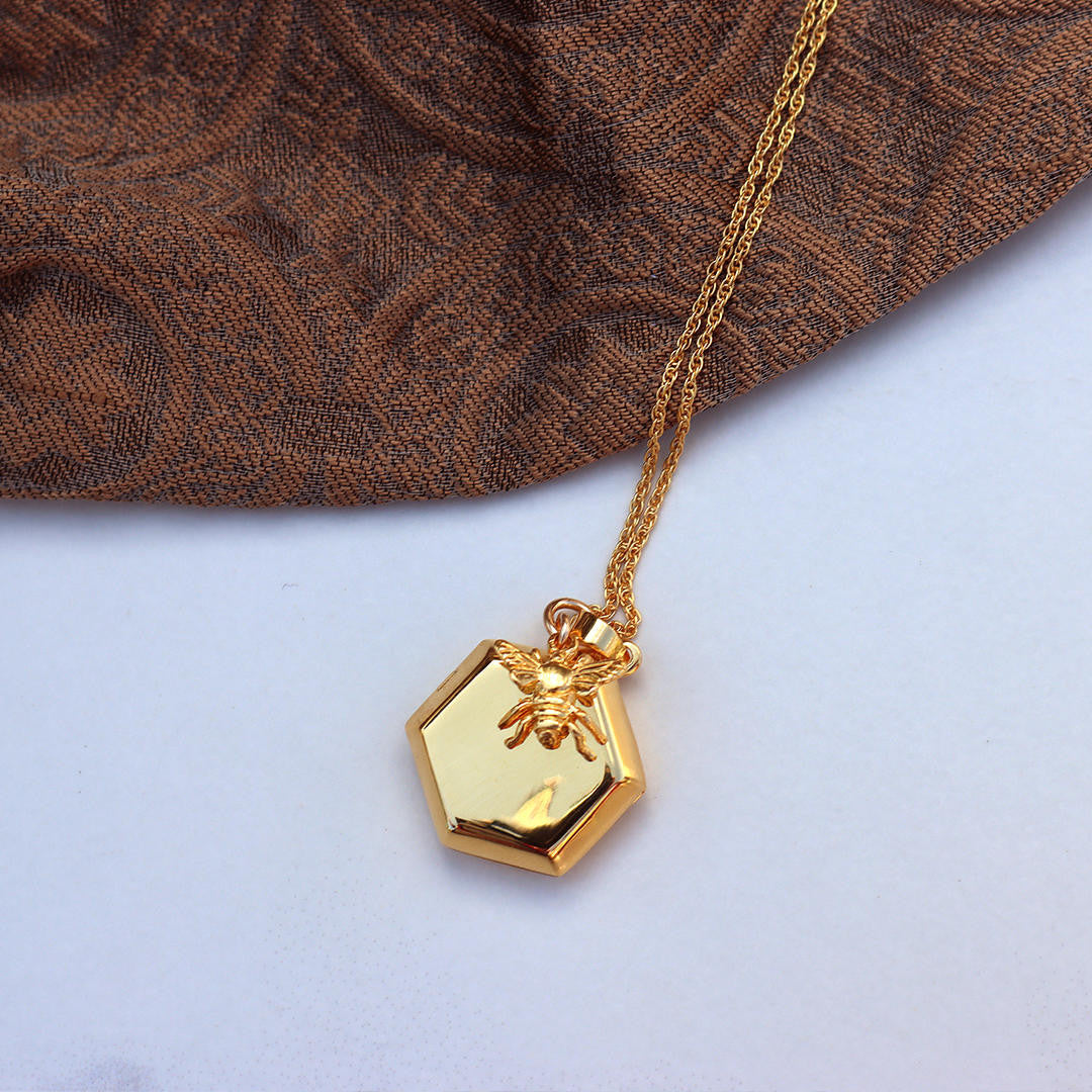 Cute Bee Pendant with Rooe top Chain